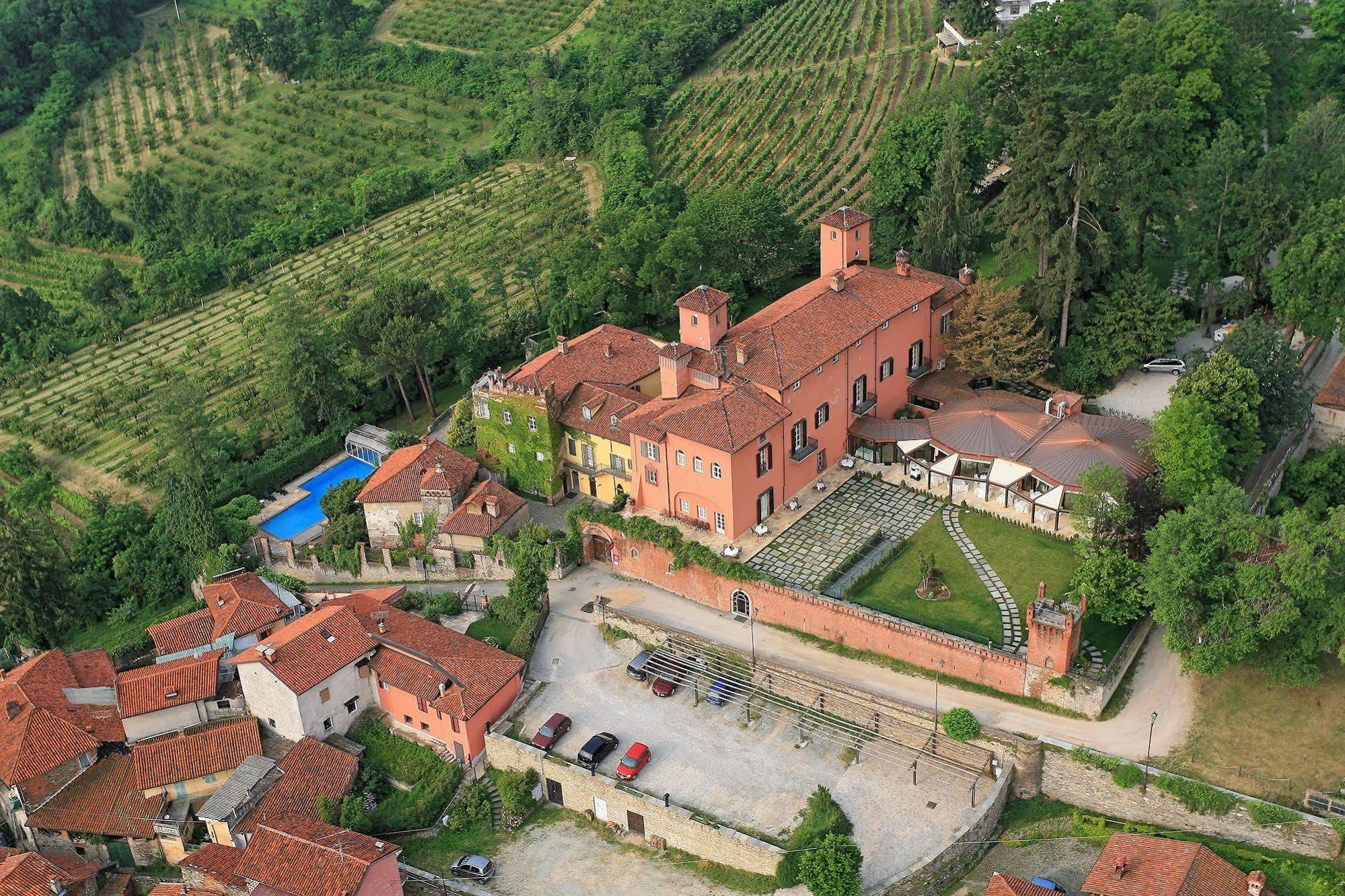 Castello Rosso Hotel Costigliole Saluzzo Ngoại thất bức ảnh