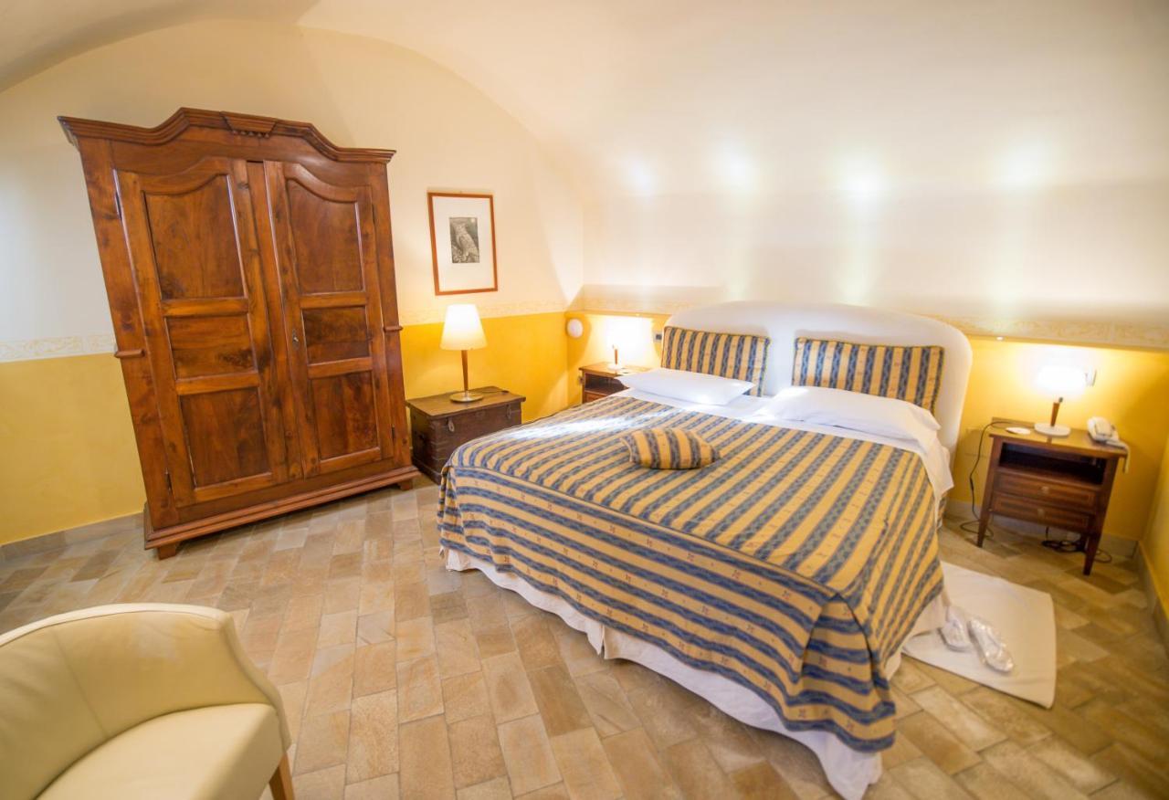Castello Rosso Hotel Costigliole Saluzzo Ngoại thất bức ảnh