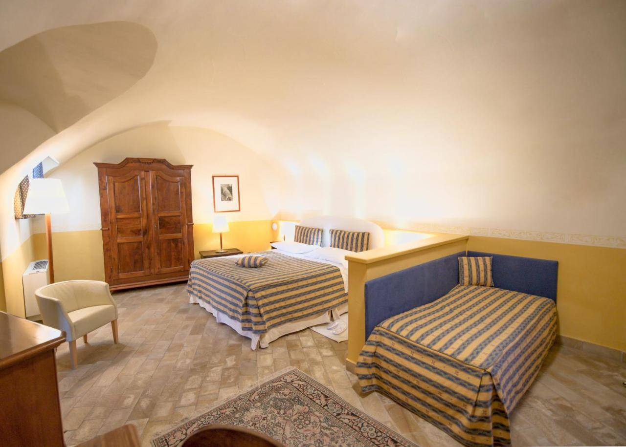 Castello Rosso Hotel Costigliole Saluzzo Ngoại thất bức ảnh
